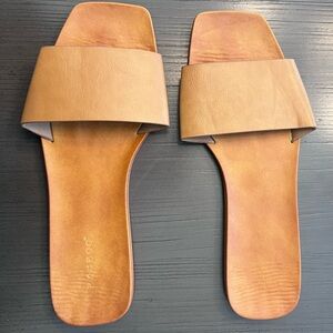 Pink Lily Charmaine Tan Sandals | Size 9 | Tan